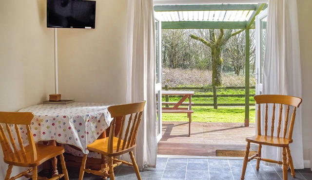 2 bedroom accommodation in Llansteffan