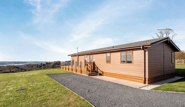 2 bedroom accommodation in Lochwinnoch