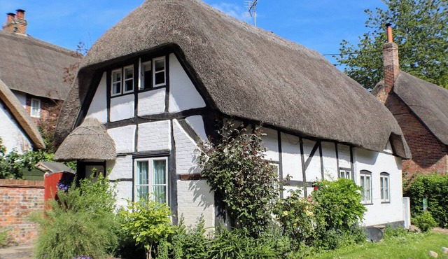 2 bedroom accommodation in Wootton Rivers, near Marlborough