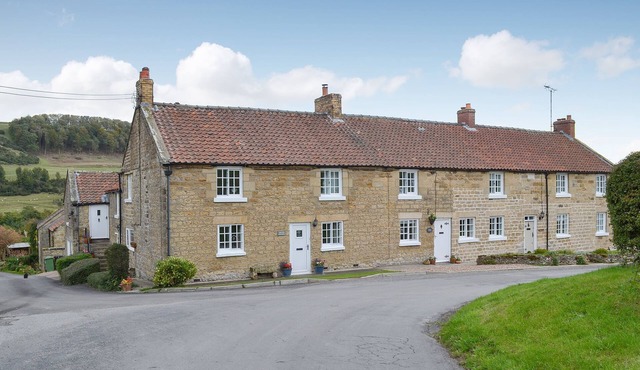 2 bedroom accommodation in Wrench Green, near Scarborough