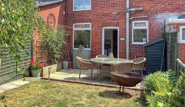 2 bedroom accommodation in Stockbridge