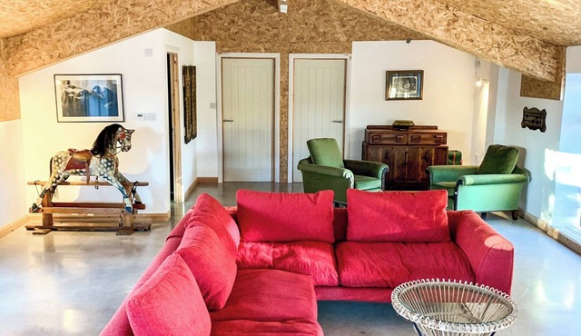 2 bedroom accommodation in Horsington Marsh, near Templecombe