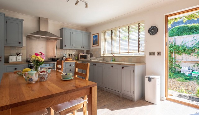 2 bedroom accommodation in Totland Bay