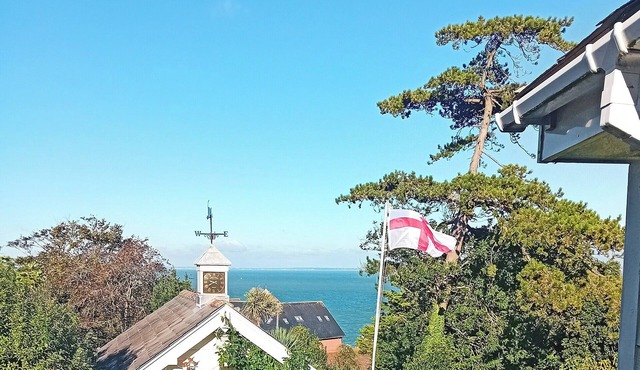 2 bedroom accommodation in Totland Bay