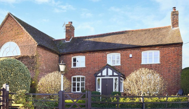 2 bedroom accommodation in Whittington