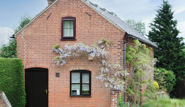 2 bedroom accommodation in Wood Norton