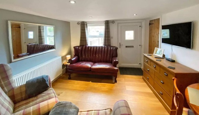 2 bedroom accommodation in Heybridge Basin, near Maldon