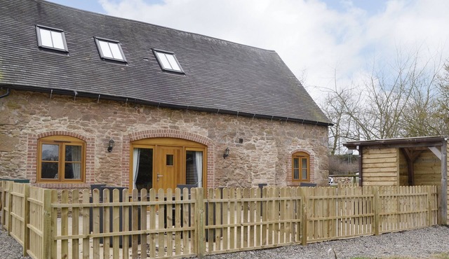 2 bedroom accommodation in Six Ashes, near Bridgnorth