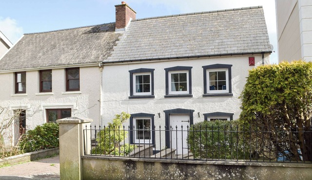 2 bedroom accommodation in Llansteffan, near Carmarthen