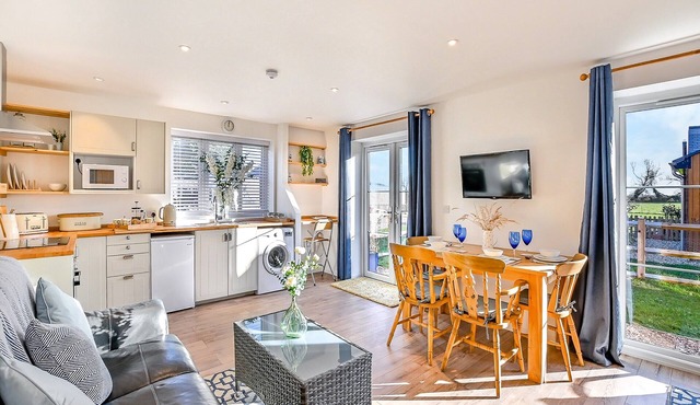 2 bedroom accommodation in Sidlesham, near Chichester