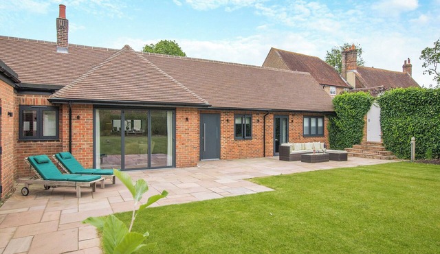 2 bedroom accommodation in Aldingbourne, near Chichester