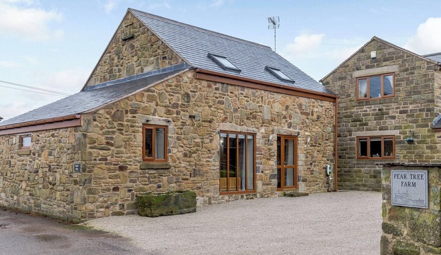 2 bedroom accommodation in Clay Cross