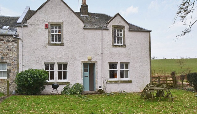 2 bedroom accommodation in Oakley, near Dunfermline