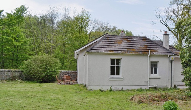 2 bedroom accommodation in Oakley, near Dunfermline