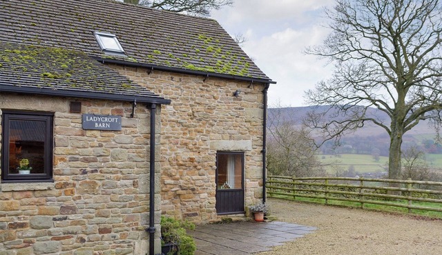 2 bedroom accommodation in Thornhill, Hope Valley