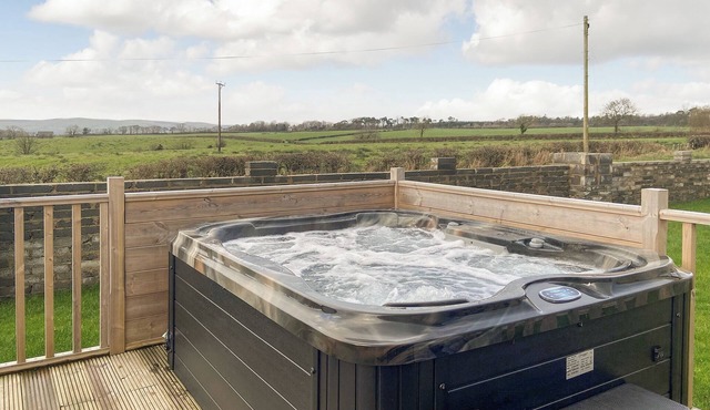 2 bedroom accommodation in Kilwinning