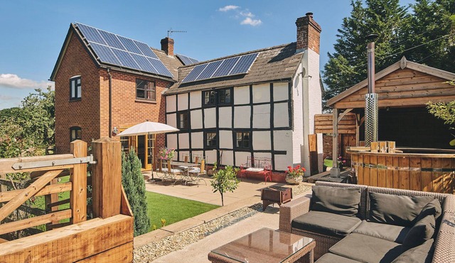 2 bedroom accommodation in Leominster