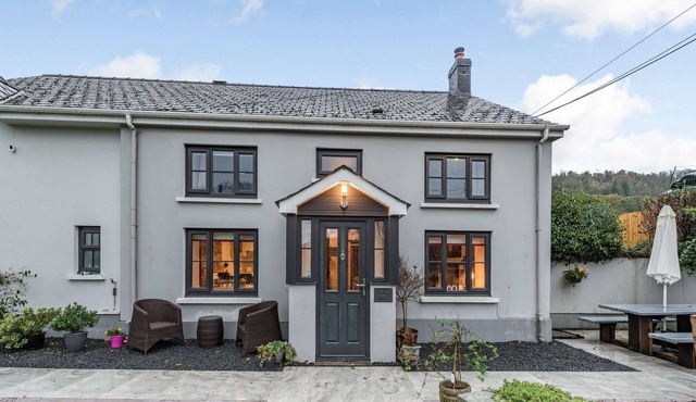 2 bedroom accommodation in Llanarthney