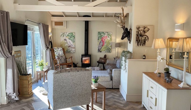 2 bedroom accommodation in Llwynhelig