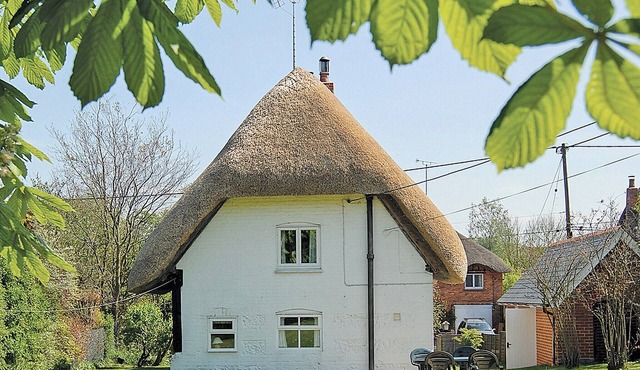 2 bedroom accommodation in Aughton, near Marlborough