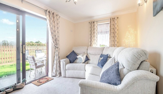 2 bedroom accommodation in New Milton