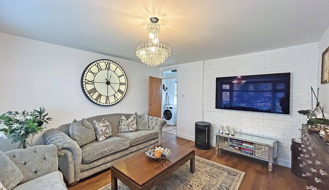 2 bedroom accommodation in Peacehaven