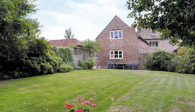 2 bedroom accommodation in Whitminster