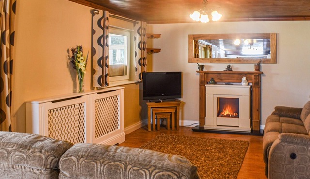 2 bedroom accommodation in Worsthorne