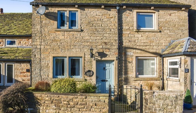 2 bedroom accommodation in Worsthorne