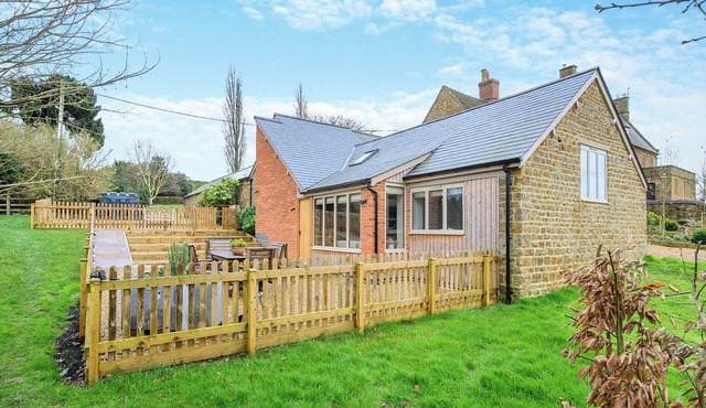 2 bedroom accommodation in Appletree