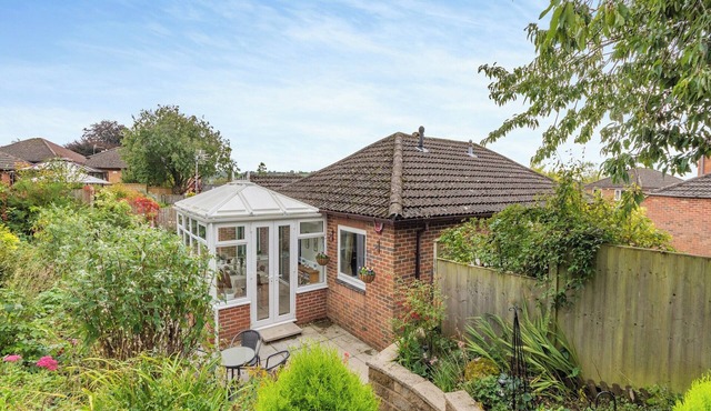 2 bedroom accommodation in Ashbourne