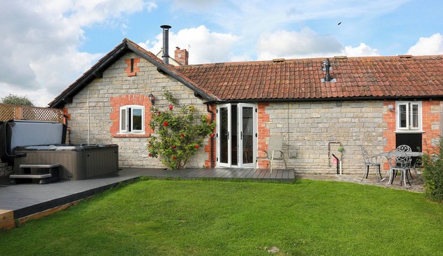 2 bedroom accommodation in South Barrow, near Yeovil