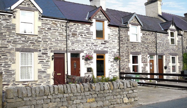2 bedroom accommodation in Waunfawr, near Caernarfon