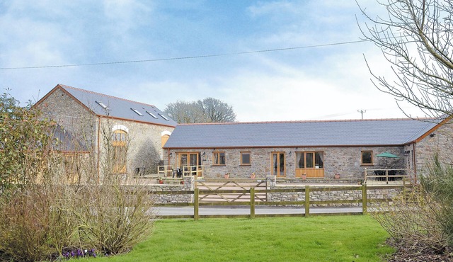 2 bedroom accommodation in Carmarthen