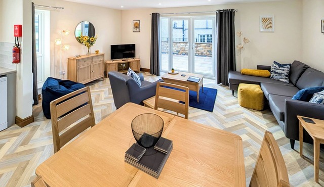 2 bedroom accommodation in Bolton-Le-Sands, near Carnforth