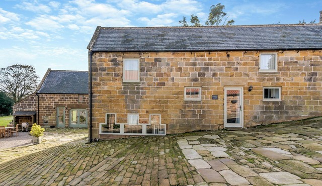 2 bedroom accommodation in Castleton