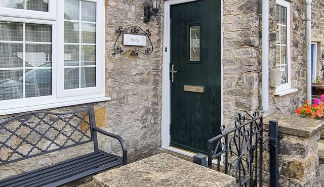2 bedroom accommodation in Castleton