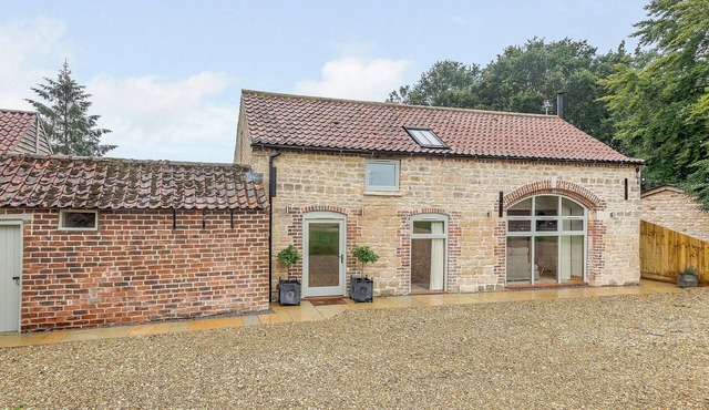 2 bedroom accommodation in Frieston, near Grantham