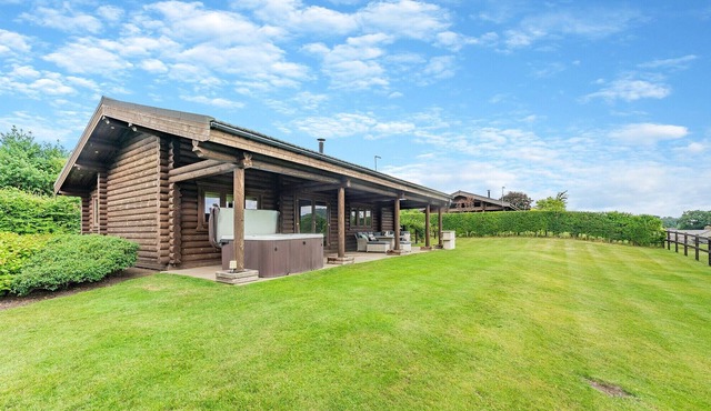 2 bedroom accommodation in Broxton, Nr Chester