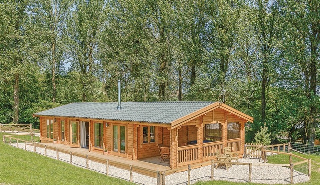 2 bedroom accommodation in Crewkerne