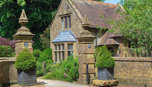 2 bedroom accommodation in Crewkerne