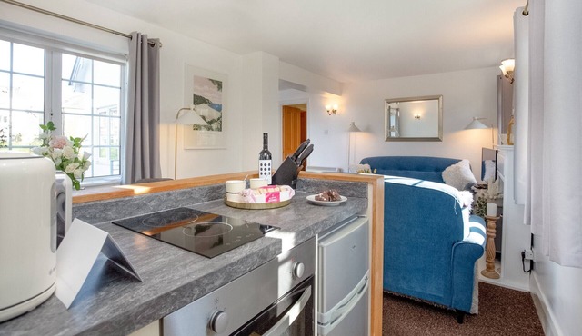 2 bedroom accommodation in Stoke Fleming, near Dartmouth