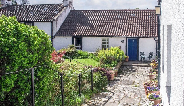2 bedroom accommodation in Cramond, Edinburgh