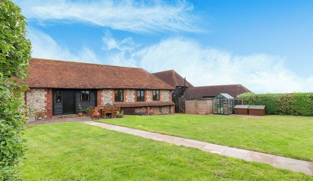 2 bedroom accommodation in Faversham