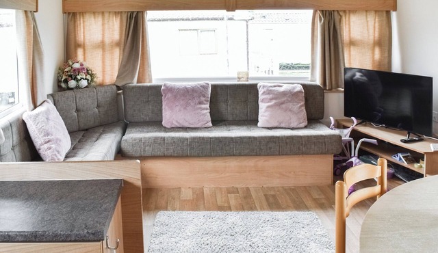 2 bedroom accommodation in Faversham