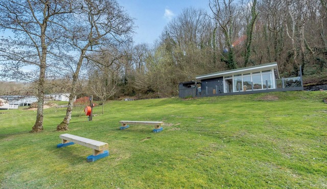 2 bedroom accommodation in Gilfachrheda, near New Quay