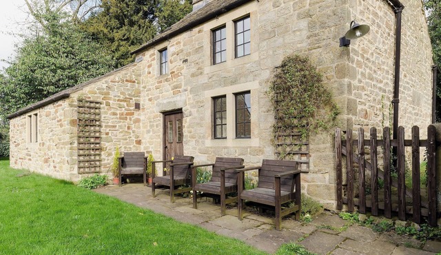 2 bedroom accommodation in Hathersage