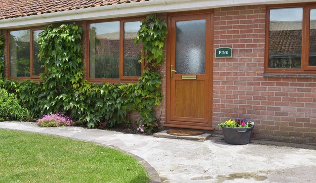 2 bedroom accommodation in East Huntspill, near Highbridge