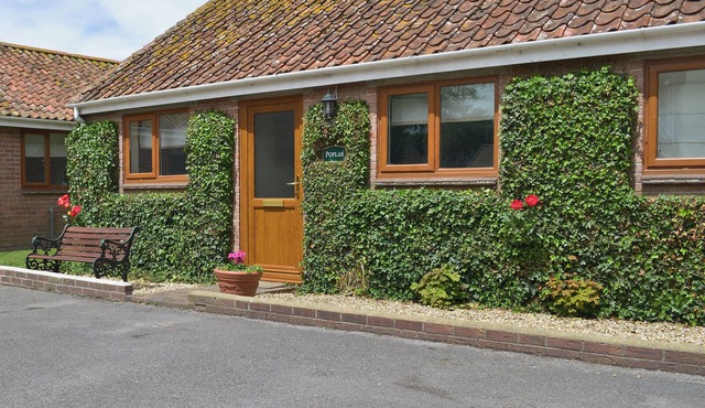 2 bedroom accommodation in East Huntspill, near Highbridge