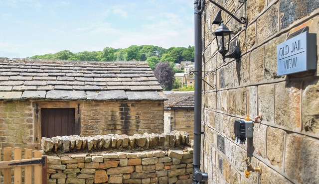 2 bedroom accommodation in Holmfirth